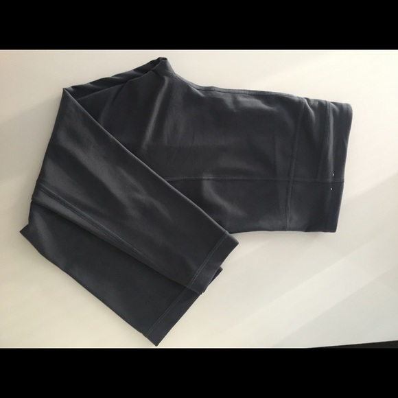 UNDER ARMOUR CAPRI LEGGINGS - Picture 3 of 4